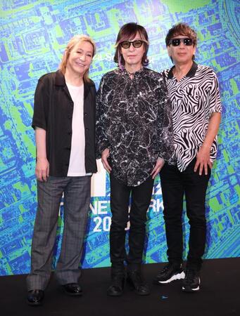 　ポーズをきめるＴＭ　ＮＥＴＷＯＲＫ（左から）小室哲哉、宇都宮隆、木根尚登（撮影・金田祐二）