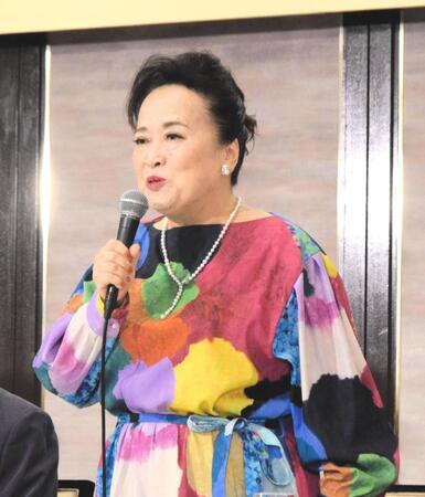 　会見に出席した渡辺えり