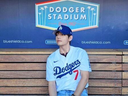 ＢＴＳの公式Ｘ＠ｂｔｓ＿ｂｉｇｈｉｔより　ドジャース戦で始球式を行ったＶ