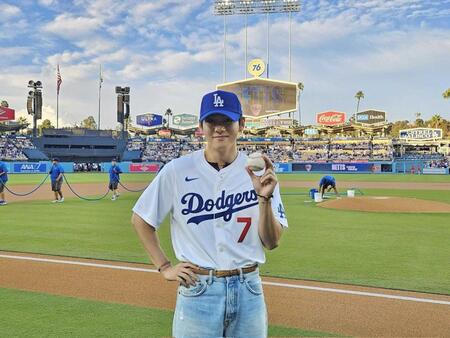 ＢＴＳの公式Ｘ＠ｂｔｓ＿ｂｉｇｈｉｔより　ドジャース戦で始球式を行ったＶ