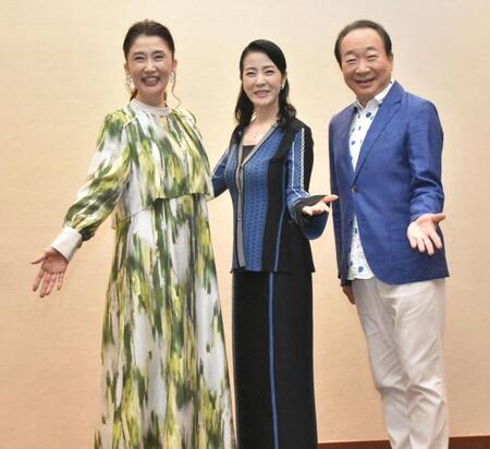 　取材会に出席した（左から）一路真輝、坂本冬美、中村梅雀