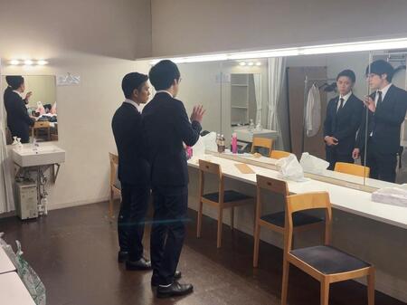 　１０回目の単独公演「噂をすれば．．．」の初日公演に臨んだキュウの舞台裏