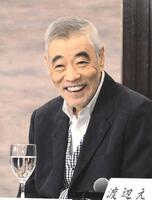 　会見に出席した柄本明