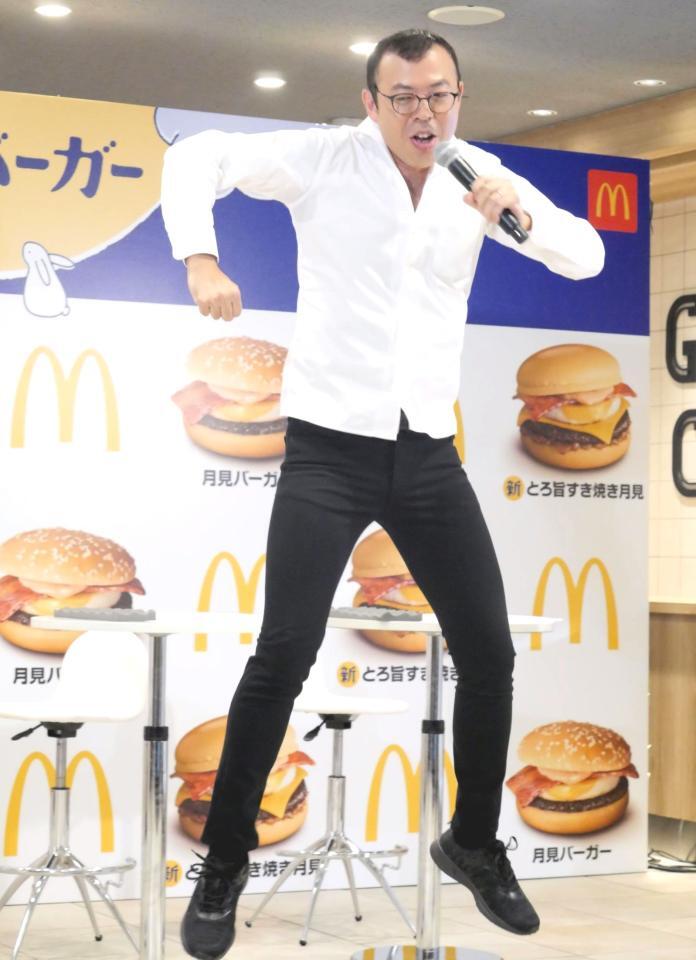 　ネタのおかげで年々進化する跳躍力をアピールするジョイマンの高木晋哉