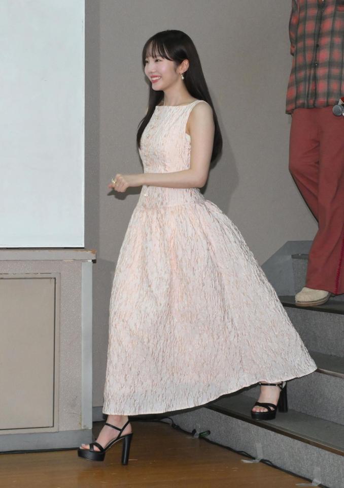 　イベントに総レースのワンピースで登場した本田真凜（撮影・伊藤笙子）