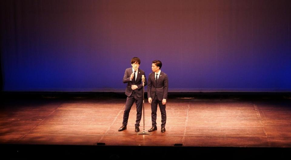 　１０回目の単独公演「噂をすれば．．．」の初日公演に臨んだキュウ