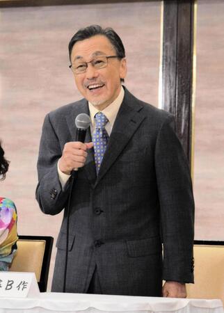 　会見に出席した佐藤Ｂ作