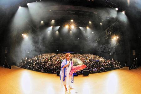 上沼恵美子に多くのファンが集まった