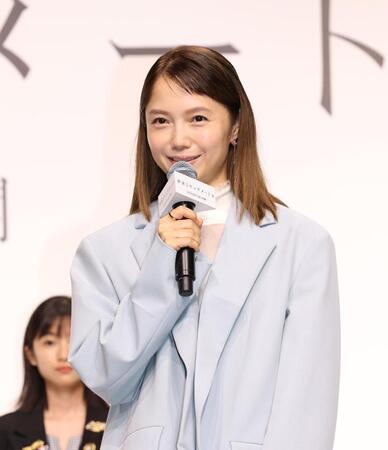 完成報告会に登場した宮﨑あおい＝東京・京橋のＴＯＤＡホール＆カンファレンス東京（撮影・佐々木彰尚）