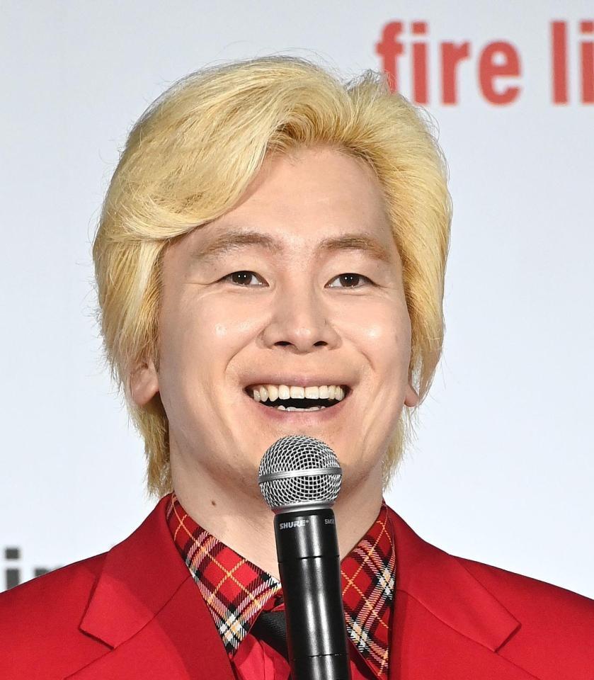 　幸せ笑顔を見せるカズレーザー（撮影・園田高夫）