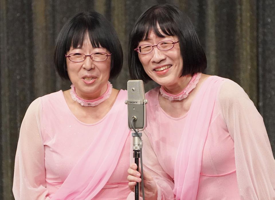 　阿佐ヶ谷姉妹・木村美穂（左）と渡辺江里子