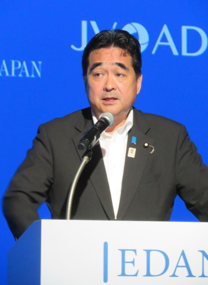 あいさつする坂井学・内閣府特命担当大臣