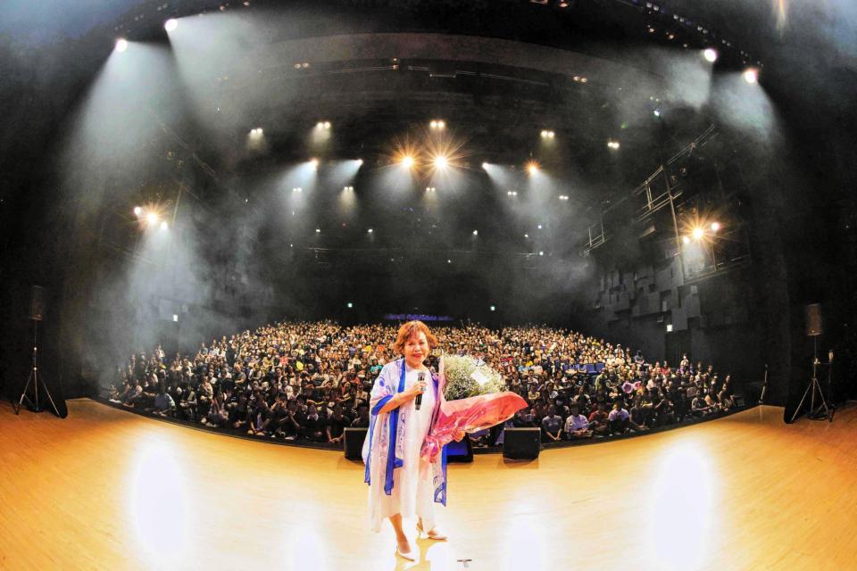 上沼恵美子に多くのファンが集まった