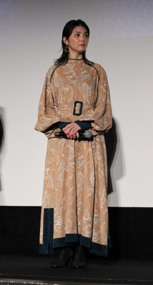 舞台あいさつに登壇した田中麗奈