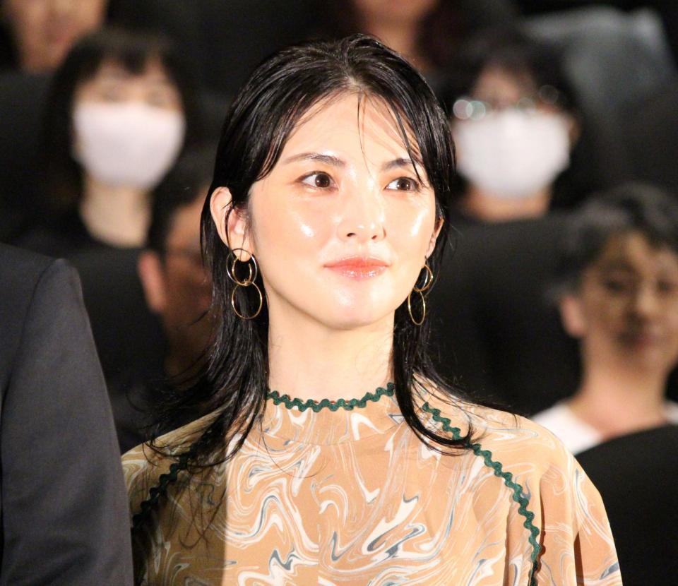 舞台あいさつに登壇した田中麗奈