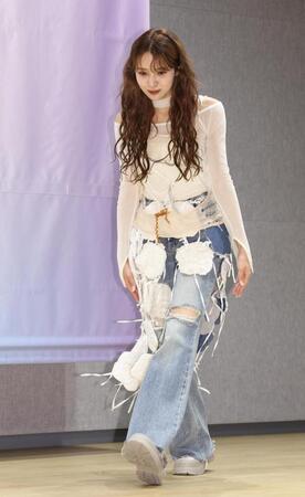 会見に登場したｙｏｕｓｔｉ＝東京・六番町のソニー・ミュージックエンタテインメント本社（撮影・佐々木彰尚）