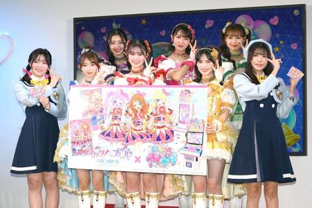 　東京おもちゃショーに登場した（左から）藤寺美徳、辻野かなみ、杏ジュリア、坂井仁香、小泉遥香、菅田愛貴、吉川ひより、平塚紗依（撮影・堀内翔）