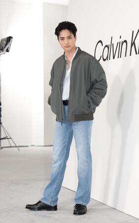 　ポーズを決める一ノ瀬颯（撮影・佐々木彰尚）