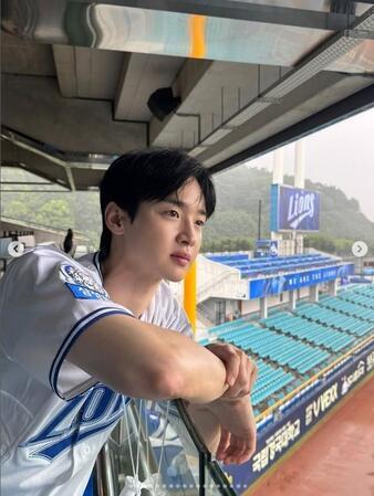 　チャン・ドンユンの公式インスタグラム＠ｄｏｎｇｙｏｏｎ＿０７１２より