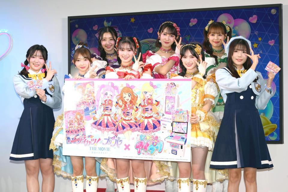 　東京おもちゃショーに登場した（左から）藤寺美徳、辻野かなみ、杏ジュリア、坂井仁香、小泉遥香、菅田愛貴、吉川ひより、平塚紗依（撮影・堀内翔）