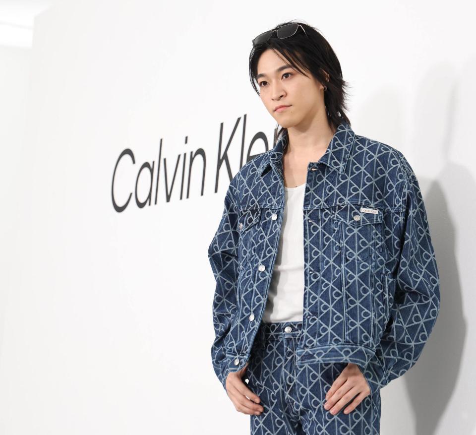 　ポーズを決める宇野賛多（撮影・佐々木彰尚）