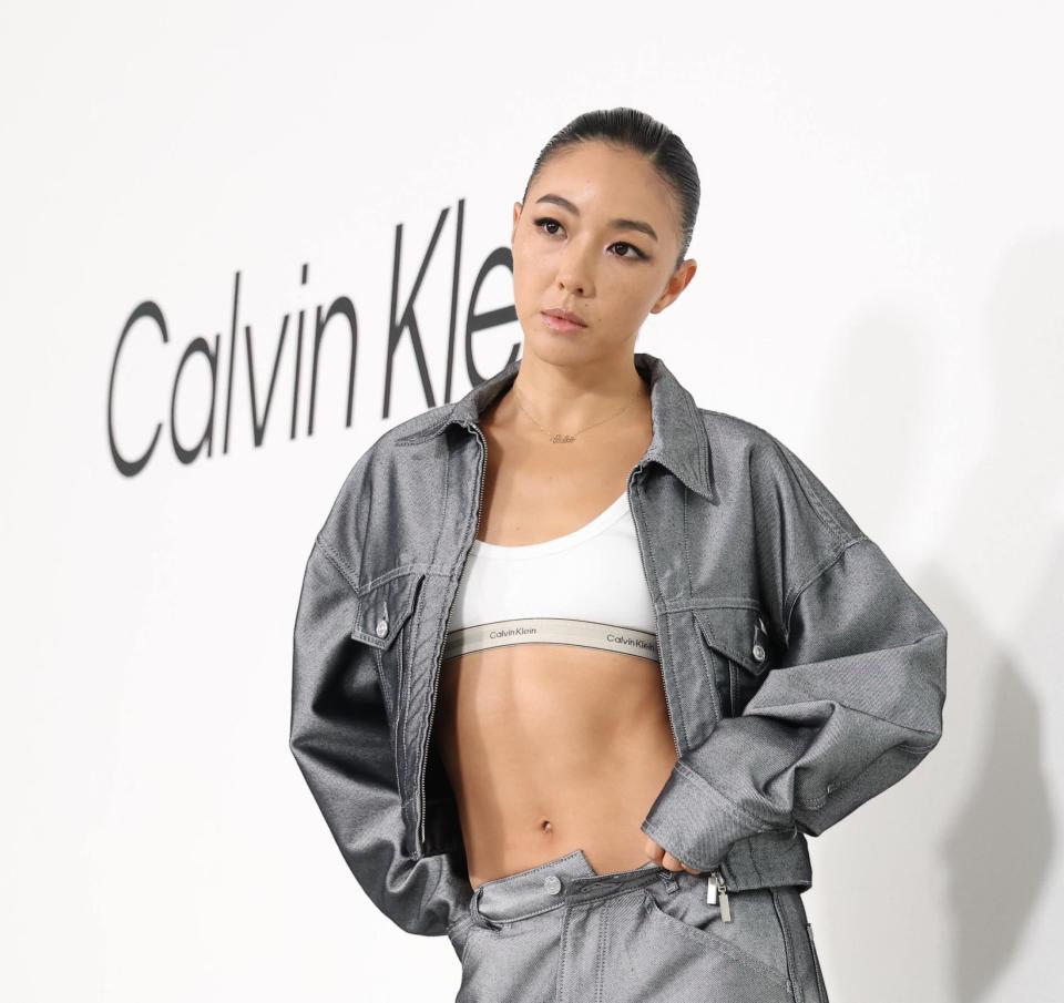 　ポーズを決めるＹｕｙｕ　Ｚｈａｎｇ（撮影・佐々木彰尚）