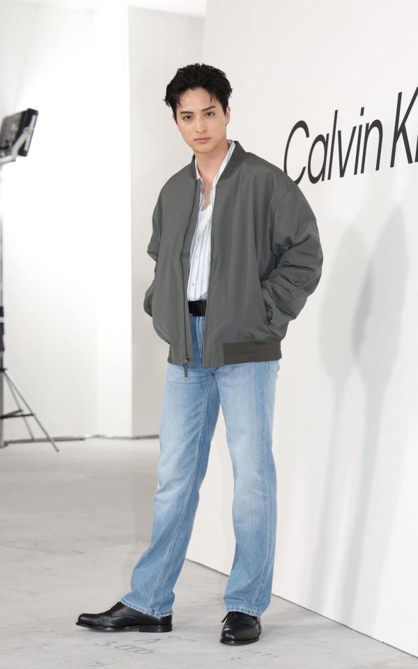 　ポーズを決める一ノ瀬颯（撮影・佐々木彰尚）