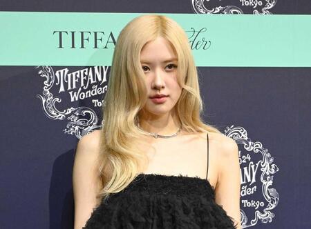 　ＢＬＡＣＫＰＩＮＫ・ロゼ＝２０２４年４月撮影