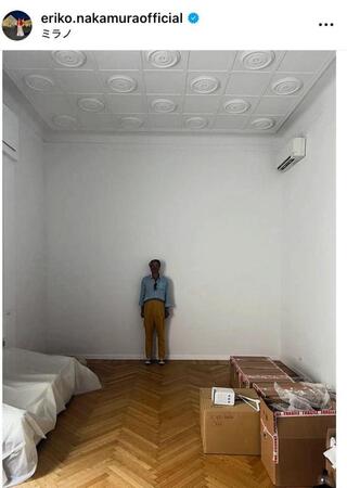 　４超の天井には美しい装飾が。中村江里子のインスタグラム＠ｅｒｉｋｏ．ｎａｋａｍｕｒａｏｆｆｉｃｉａｌより