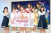 　藤寺美徳（左端）、平塚紗依（右端）とポーズを決める超ときめき♡宣伝部の（中央前列左から）辻野かなみ、坂井仁香、菅田愛貴（中央後列同）杏ジュリア、小泉遥香、吉川ひより（撮影・堀内翔）