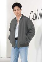 　ポーズを決める一ノ瀬颯