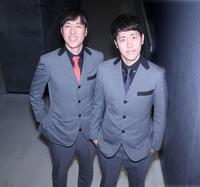 　勢いのある双子の漫才コンビ吉田たちの（左から）こうへい、ゆうへい（撮影・金田祐二）