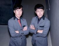 　勢いのある双子の漫才コンビ吉田たちの（左から）こうへい、ゆうへい（撮影・金田祐二）