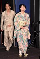 　着物で舞台あいさつに登壇する吉岡里帆（撮影・持木克友）