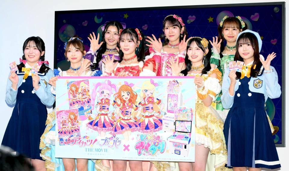 　東京おもちゃショーに登場した（左から）藤寺美徳、辻野かなみ、杏ジュリア、坂井仁香、小泉遥香、菅田愛貴、吉川ひより、平塚紗依（撮影・堀内翔）