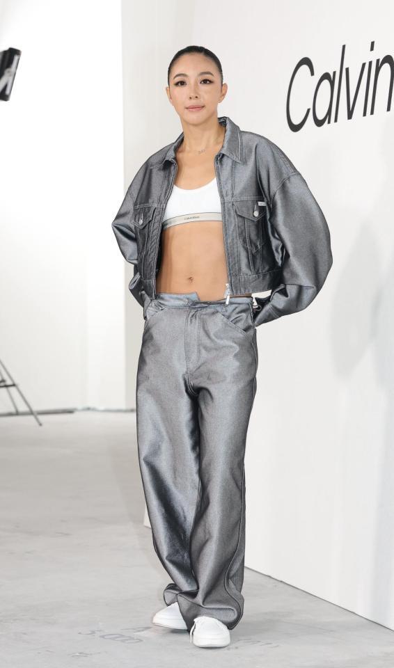 　ポーズを決めるＹｕｙｕ　Ｚｈａｎｇ（撮影・佐々木彰尚）