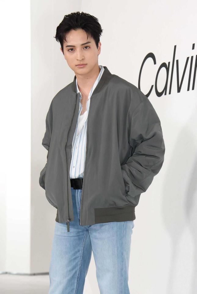 　ポーズを決める一ノ瀬颯