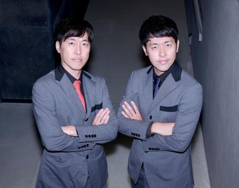 　勢いのある双子の漫才コンビ吉田たちの（左から）こうへい、ゆうへい（撮影・金田祐二）