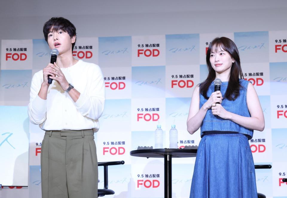 　イベントに登場したソン・ジュンギ（左）とチョン・ウヒ（撮影・佐々木彰尚）