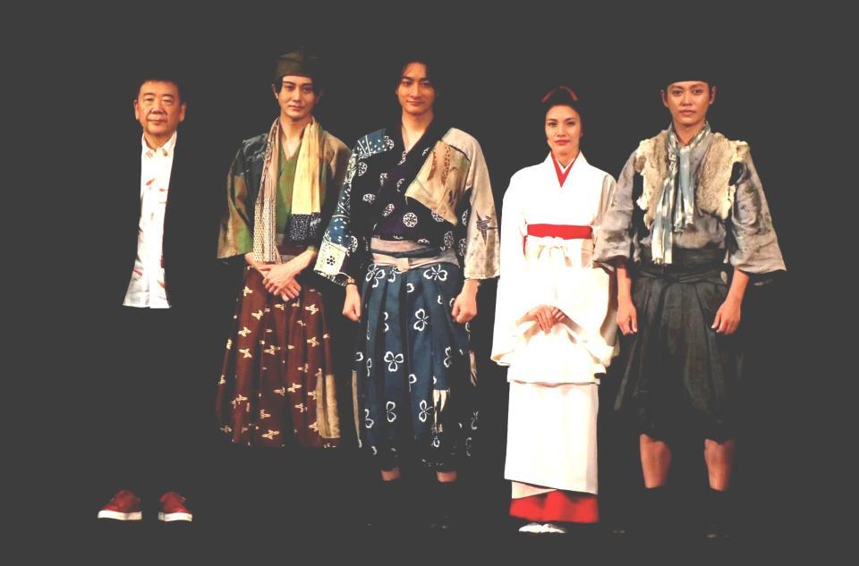 　「サヨナラソング-帰ってきた鶴-」初日前会見に出席した（左から）鴻上尚史氏、太田基裕、小関裕太、臼田あさ美、安西慎太郎