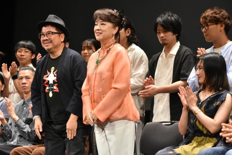 　セレモニーに参加したジュディ・オング（中央）