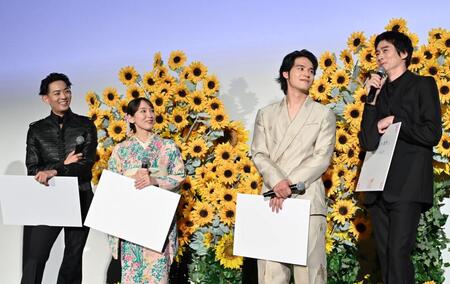 　「大切に思っている忘れられない過去」で盛り上がる（左から）竜星涼、吉岡里帆、水上恒司、栁俊太郎（撮影・持木克友）