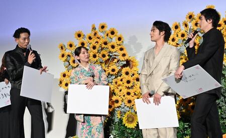 　「大切に思っている忘れられない過去」で盛り上がる（左から）竜星涼、吉岡里帆、水上恒司、栁俊太郎（撮影・持木克友）