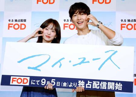 　チョン・ウヒ（左）とソン・ジュンギ（撮影・佐々木彰尚）