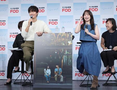 　見どころを話すソン・ジュンギ（左）とチョン・ウヒ（撮影・佐々木彰尚）