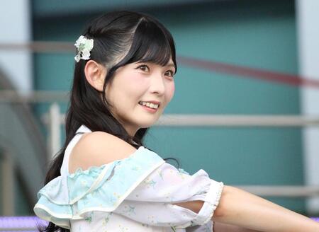 　笑顔を見せるＳＴＵ４８の尾崎世里花