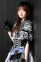 　ポーズを決める江籠裕奈