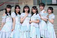 　ポーズを決める（左から）ＳＴＵ４８の尾崎世里花、石田千穂、曽川咲葵、高雄さやか、中村舞、久留島優果