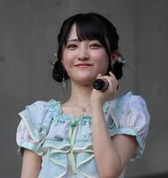 　発売記念イベントに登場したＳＴＵ４８の久留島優果