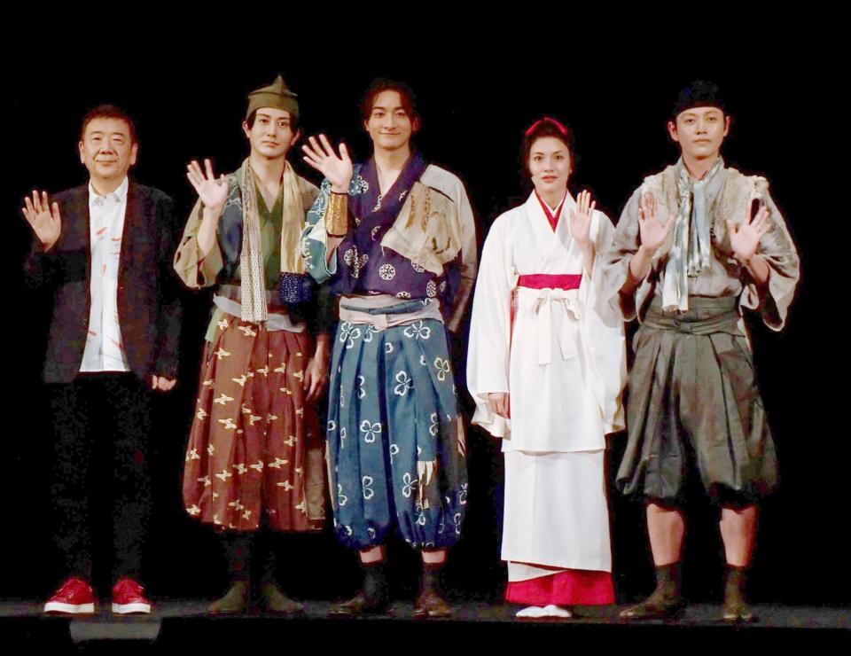 　（左から）鴻上尚史氏、太田基裕、小関裕太、臼田あさ美、安西慎太郎